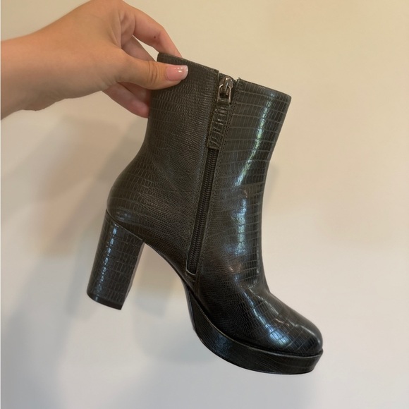 Vince Camuto “Pine Green” Ankle Boots size 5 - Picture 2 of 3